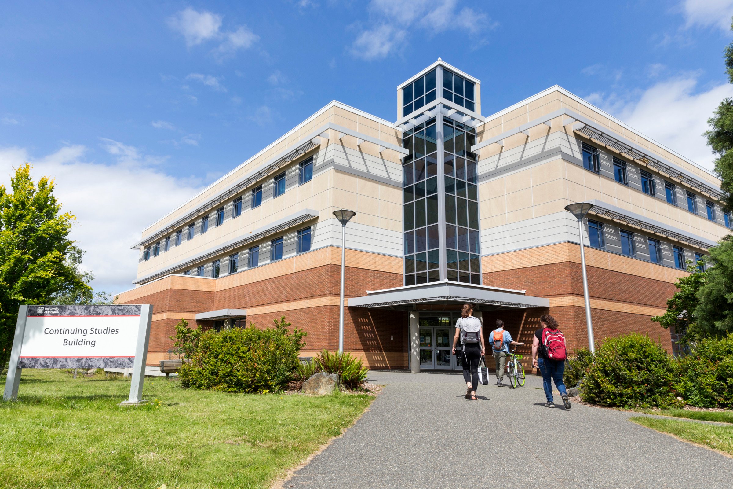 University of Victoria logo