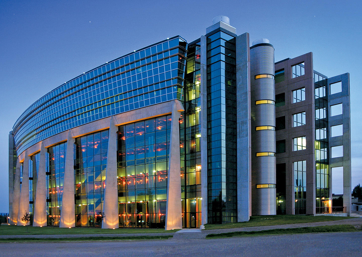 Lakehead University  logo